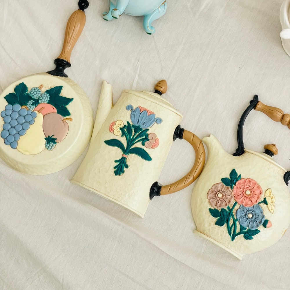 Vintage plastic Wall decor set of 3